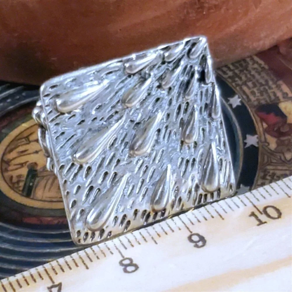 Abstract Art Antique Silver Pewter Carved Teardrops and Dashes Stretch Ring